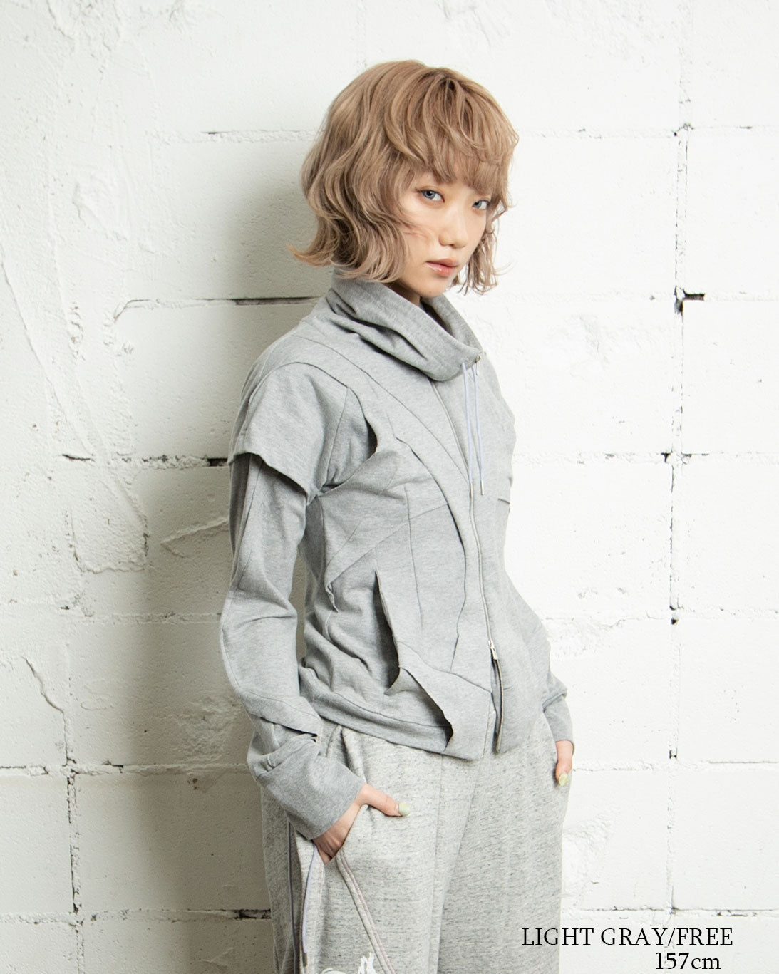 26AWPRE-VEIL NECK OVERLAY ZIP TOP
