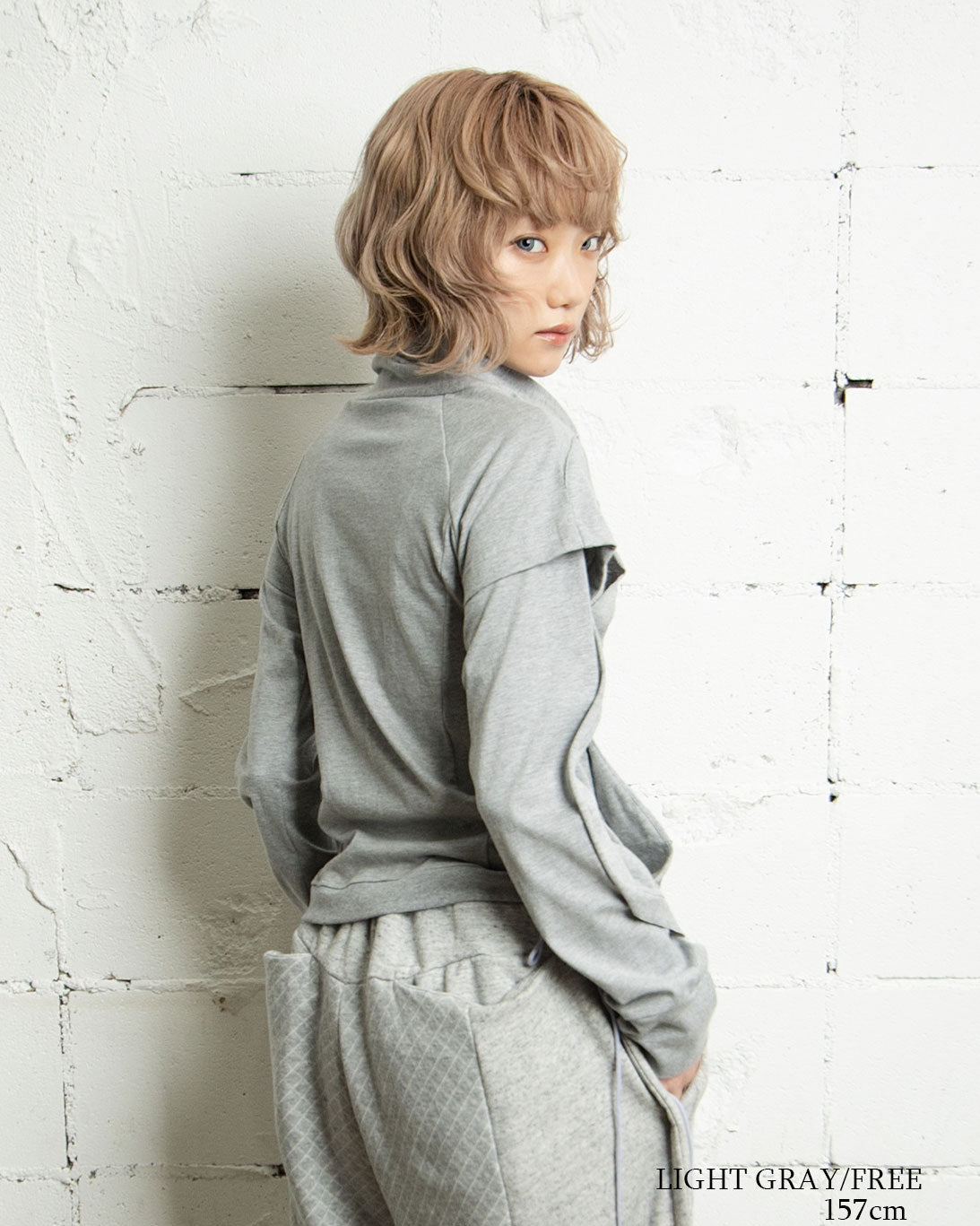 26AWPRE-VEIL NECK OVERLAY ZIP TOP