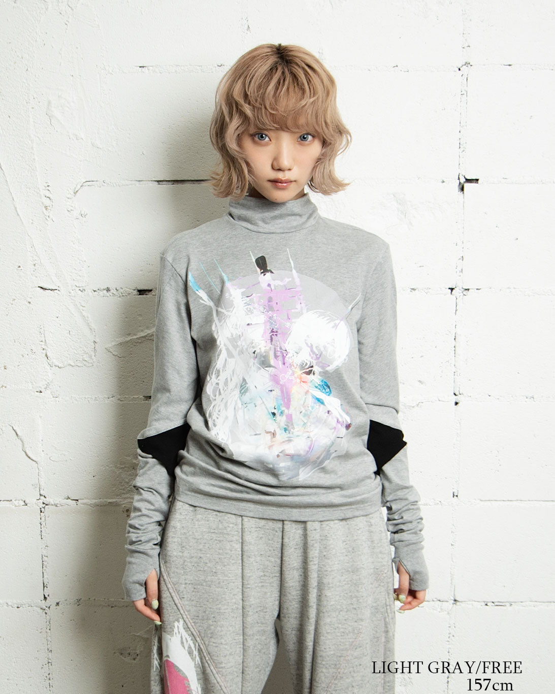26AWPRE-GRAPHIC HIGH NECK TOP